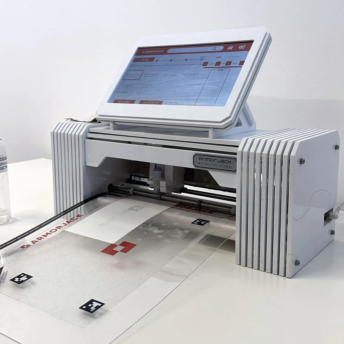 Поклейка защитной пленки Armorjack